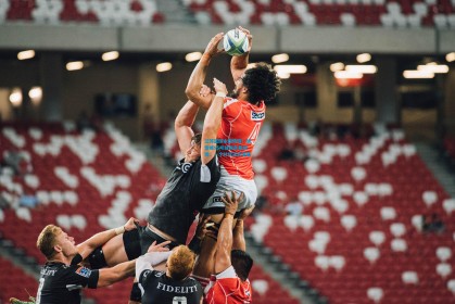 江苏篮球永恒传奇！胡雪峰55号战袍高悬球馆，一个时代正式落幕