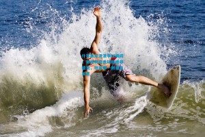 什琴斯尼澄清争议瞬间，塞维利亚丢球后绝非嬉笑，坦言那一刻毫无笑意