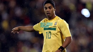 铁血之战！哲凯赖什浴血奋战，头部撞伤治疗四分钟重返赛场